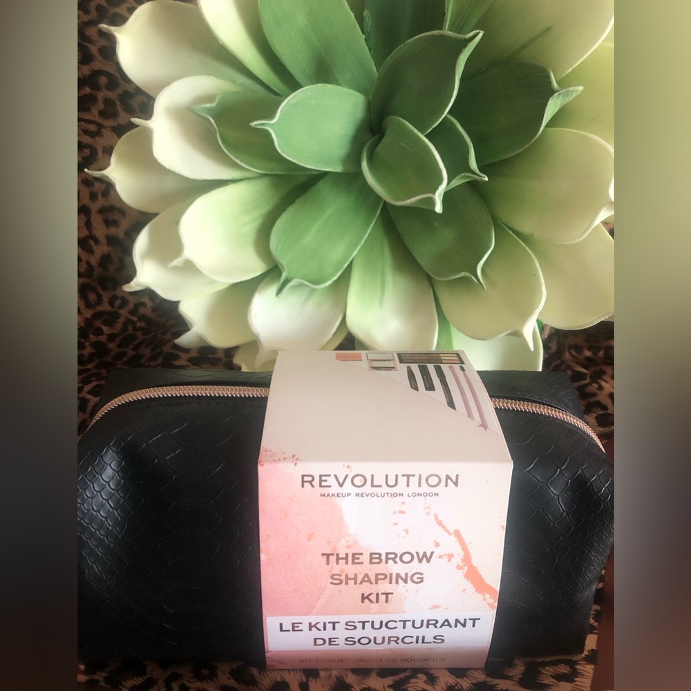 The BROW Shaping Kit by Revolution (8 pieces-full Kit) New!